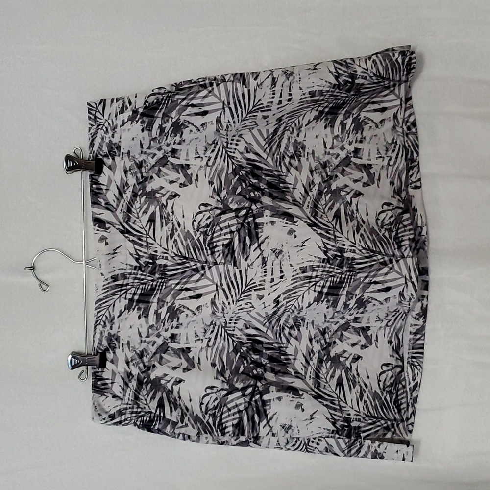🏠 Lady Hagen Golf Leaf Print Skort Size 12